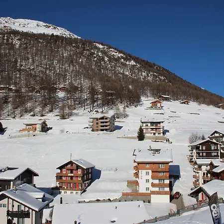 Swiss Family Alphubel Otel