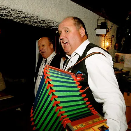 Swiss Family Alphubel Otel